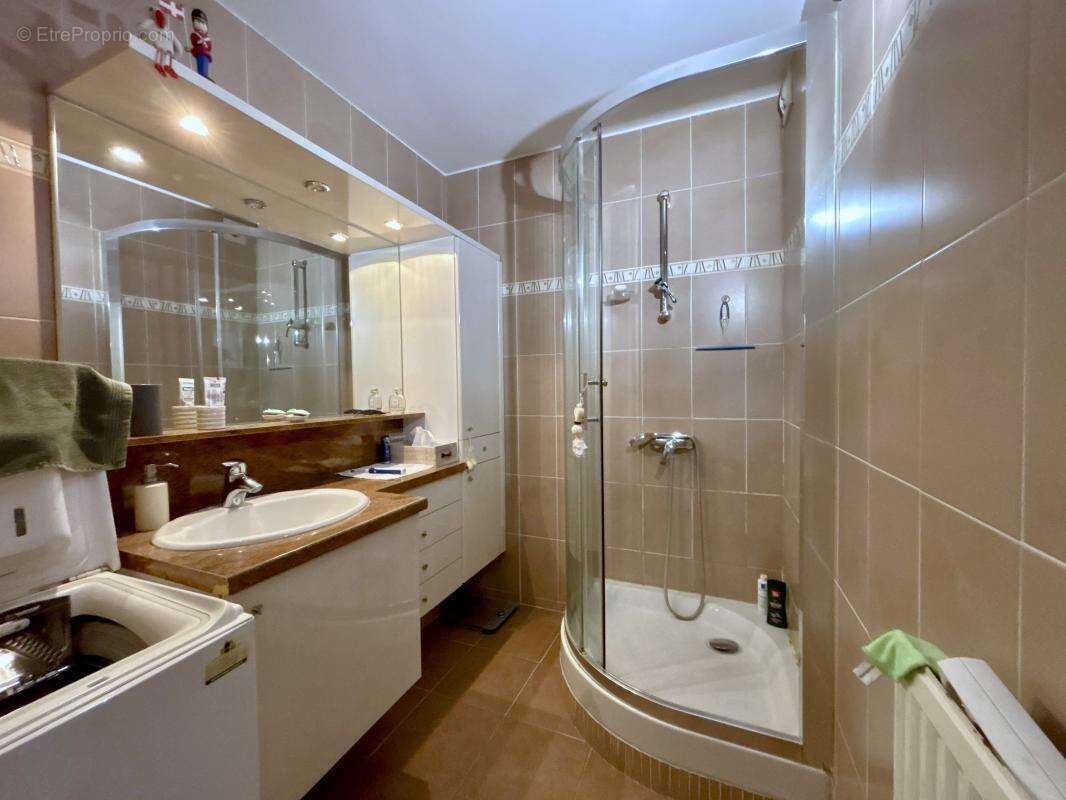 Appartement à SAINT-LAURENT-DU-VAR