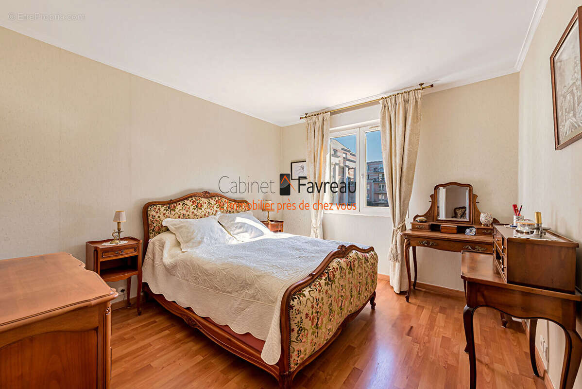 Appartement à L&#039;HAY-LES-ROSES