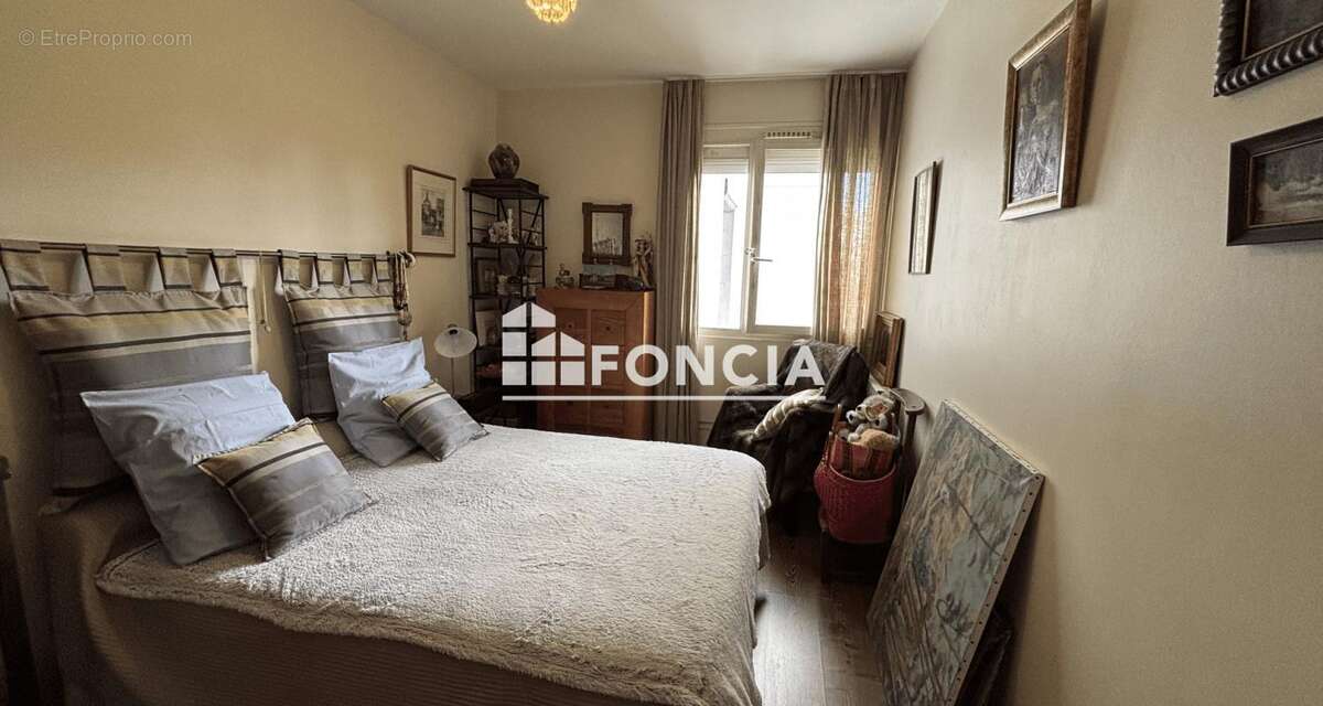 RESIDENCE DE LA HAUTE CROIX - Appartement avec balcon cave et parking - photo 5