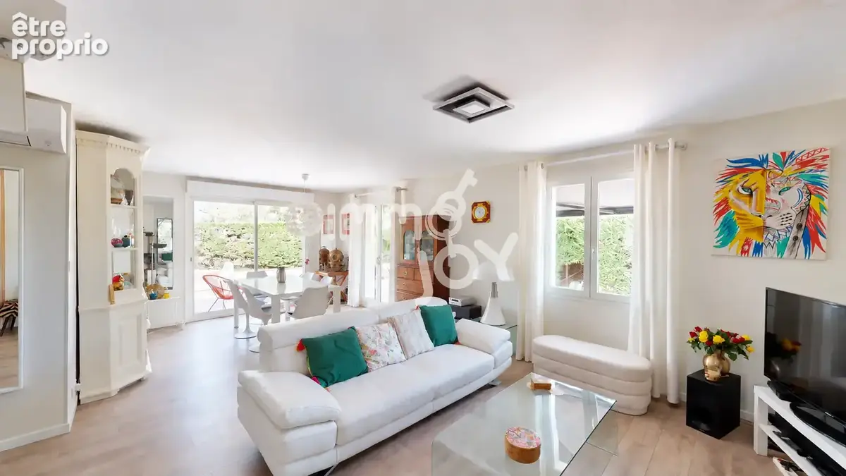 Maison de plain-pied   3 chambres, piscine et grand garage - photo 9