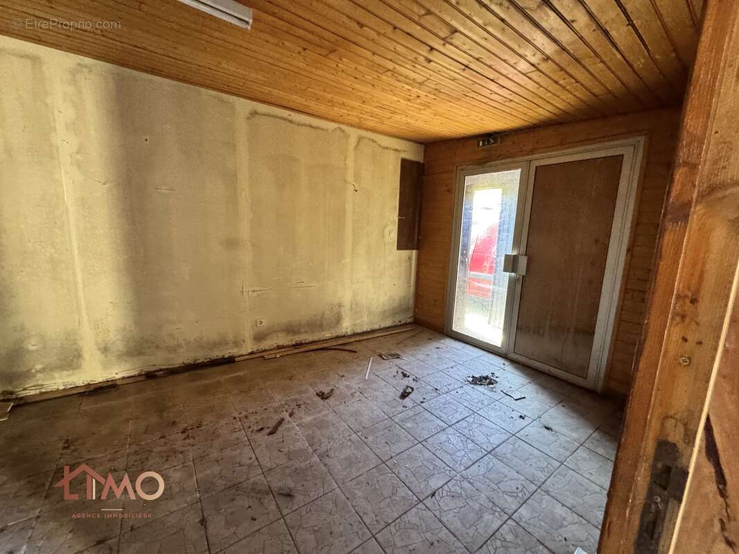 Parking à EYMOUTIERS