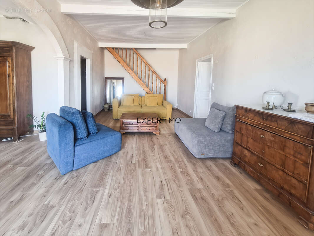 Maison avec patio en pierre - photo 3