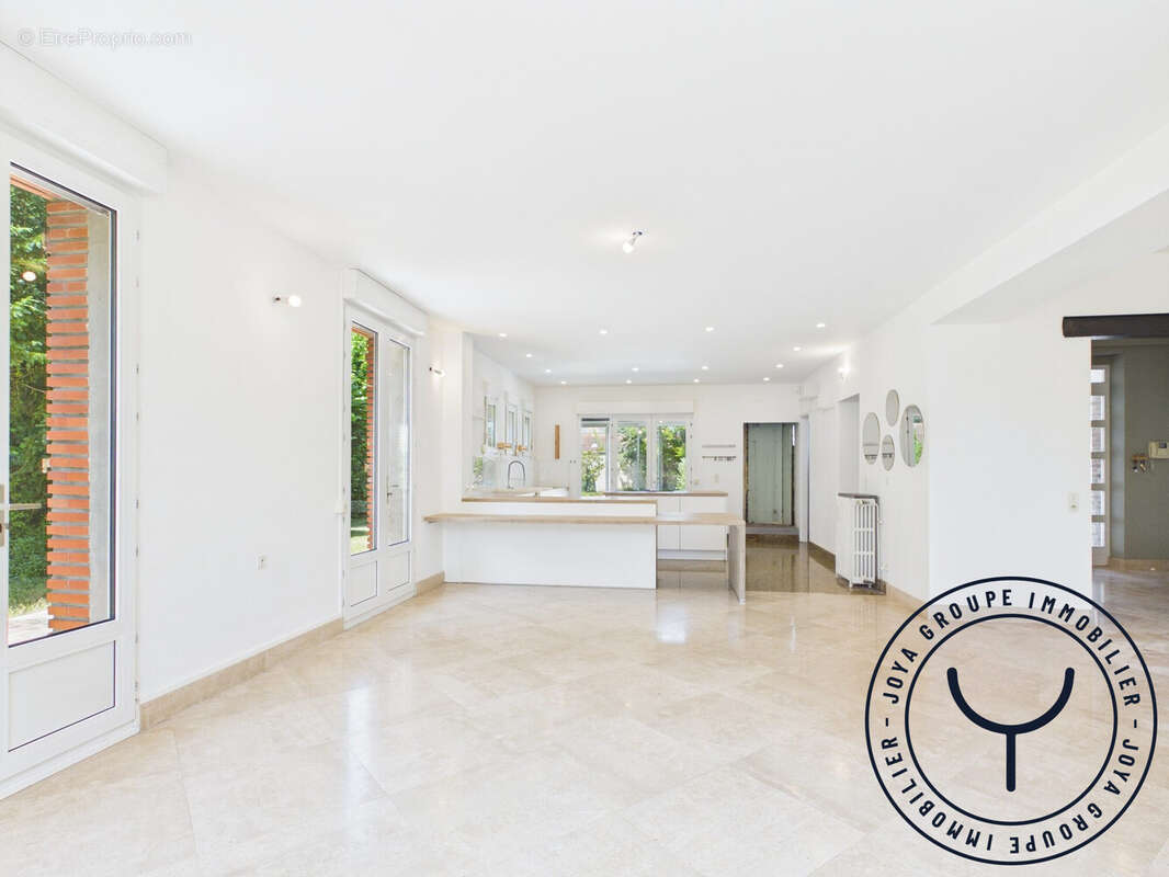 Maison 325 m² à Romilly-Sur-Seine  - photo 4