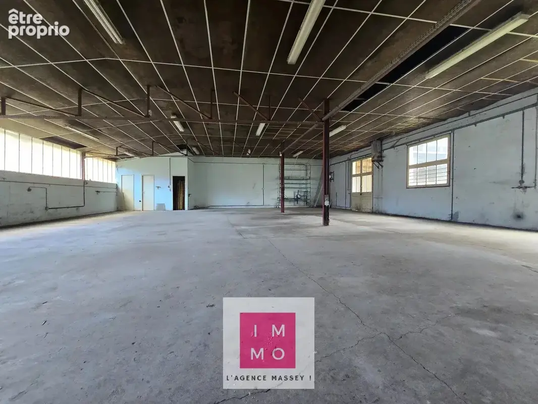 Maison  t3 plain pied 92m² + atelier/depot 222m² + dépendances 140m² - photo 8