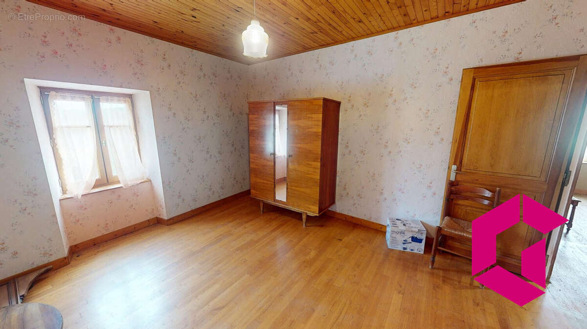 Maison à SAINT-NIZIER-DE-FORNAS