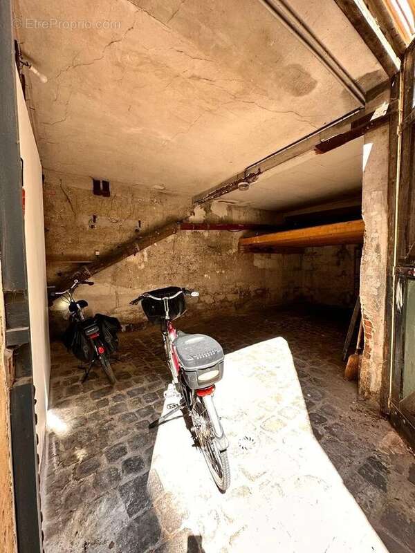 Parking à PARIS-7E