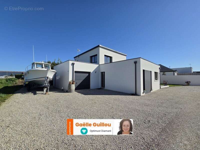 Maison à PLOUGOULM