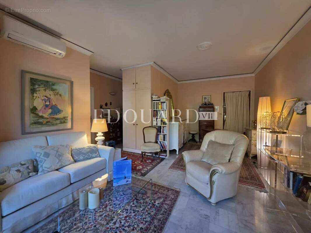 Appartement à ROQUEBRUNE-CAP-MARTIN