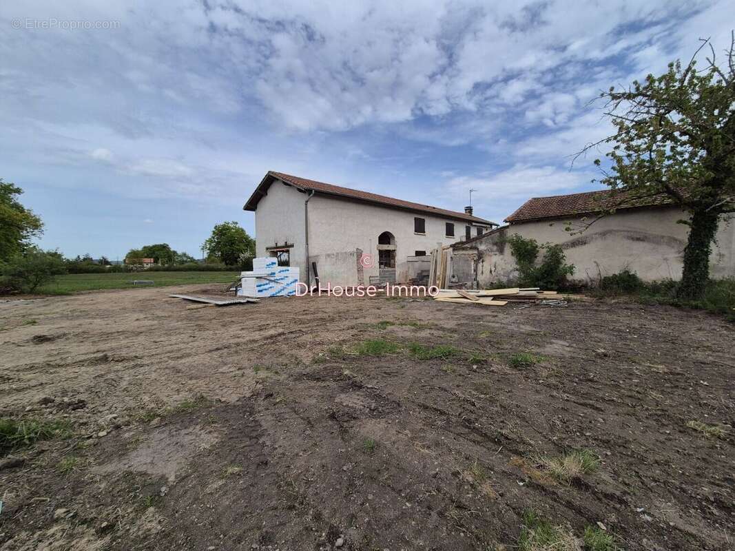 Appartement à VEAUCHE