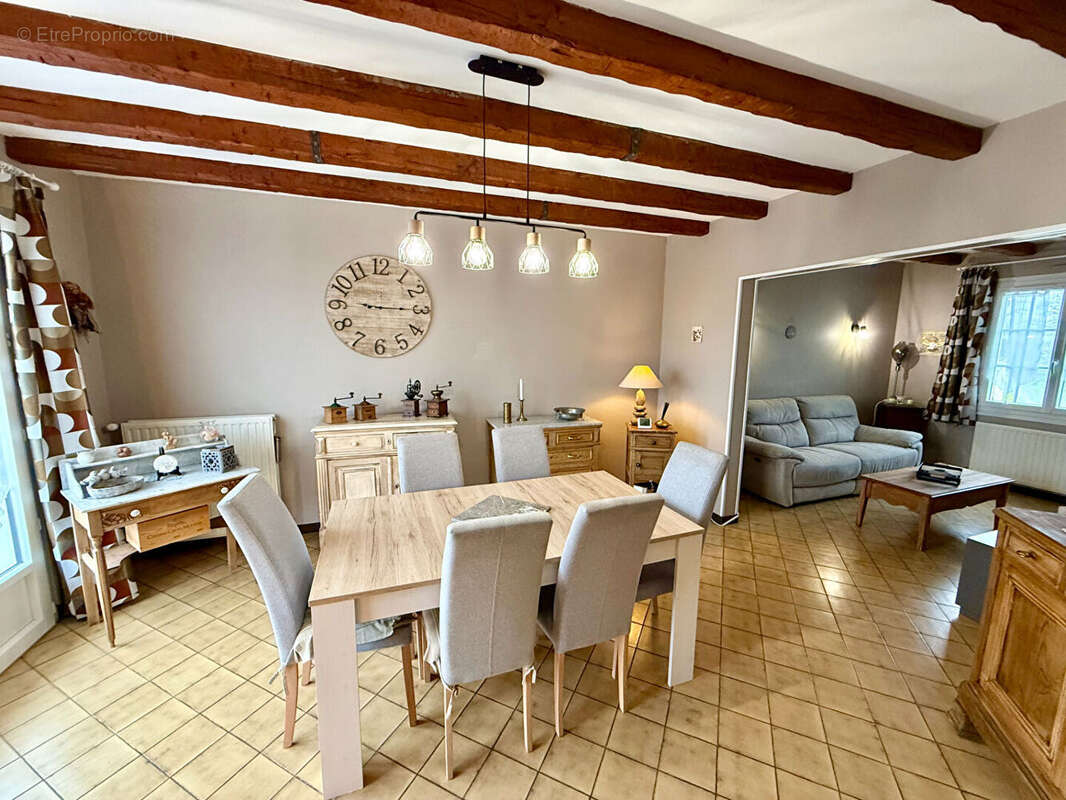 Maison à LE VEURDRE