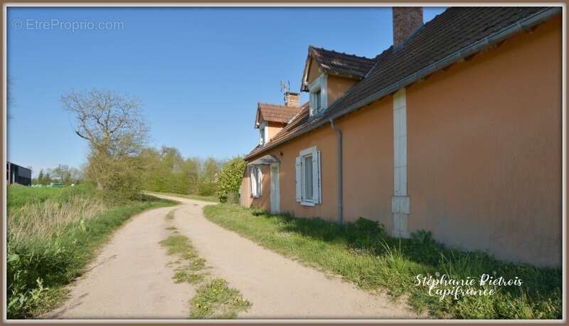 Maison à IVOY-LE-PRE