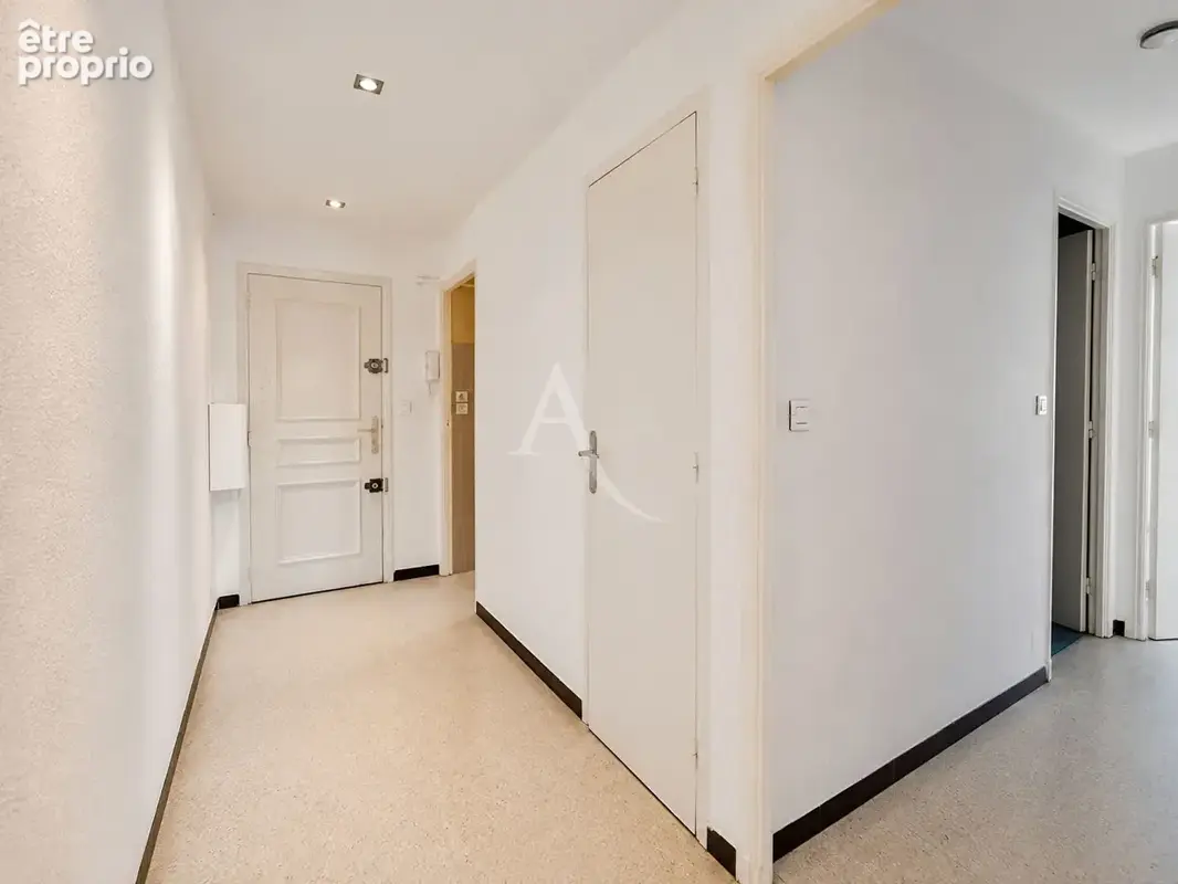 Appartement 4 pièces - Pinède - Parking et cave - photo 12