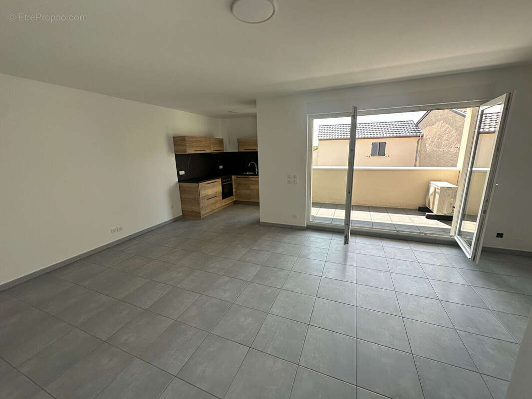 Appartement à COURCELLES-SUR-NIED