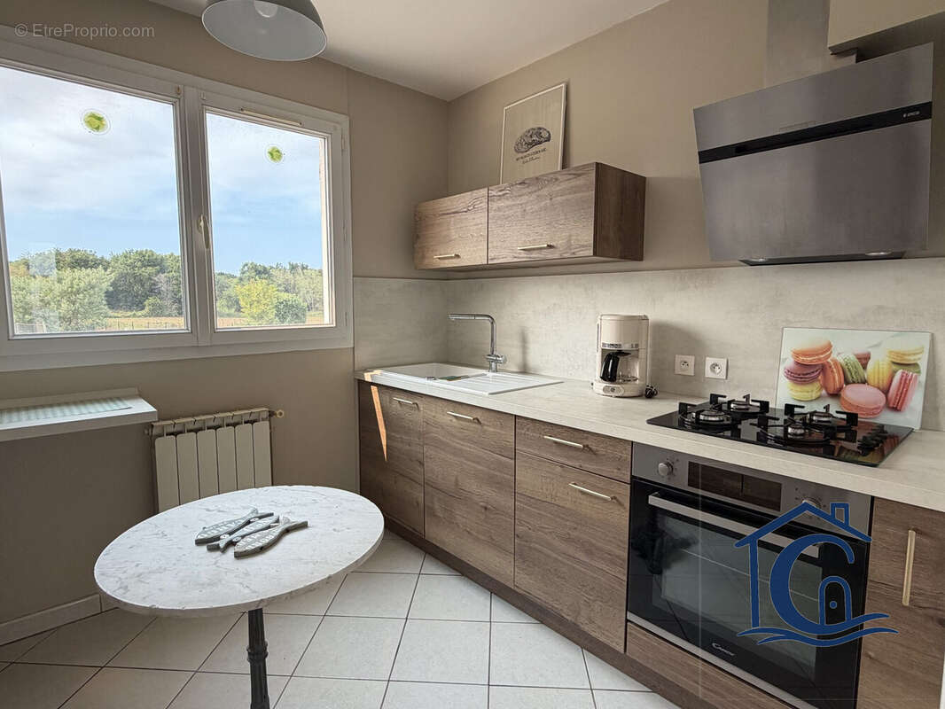 Maison 69 m² à Saint-Just-Luzac  - photo 3