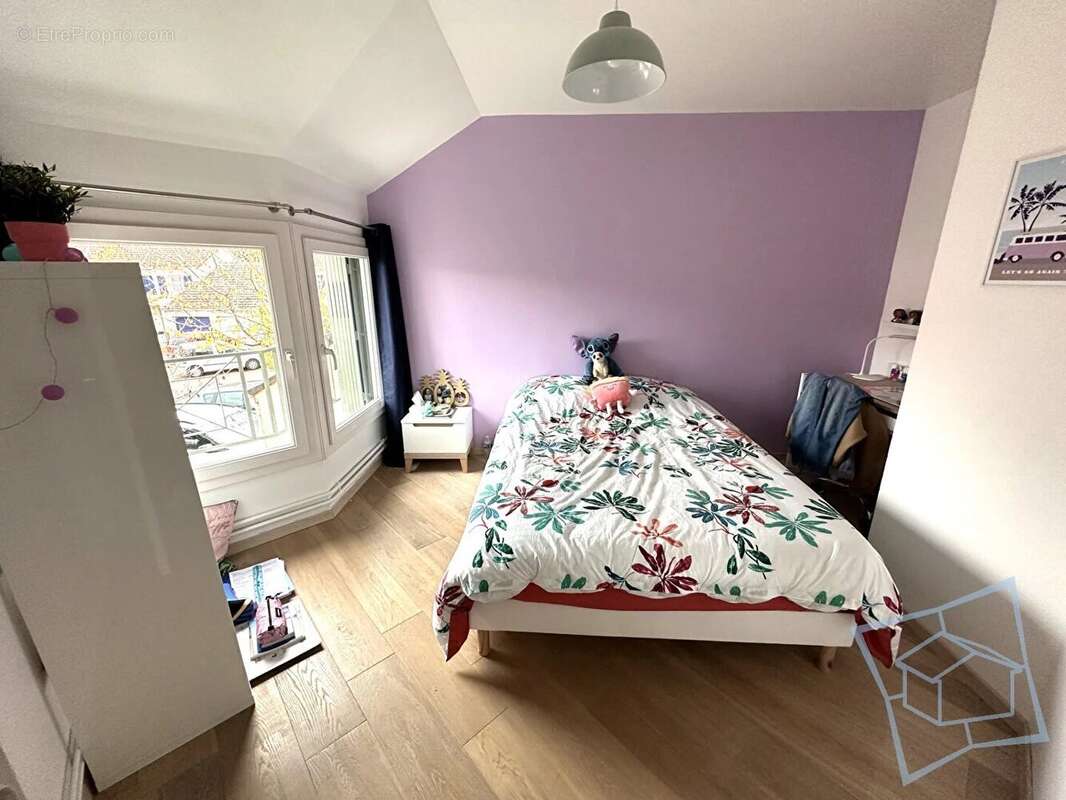 Maison à VOISINS-LE-BRETONNEUX