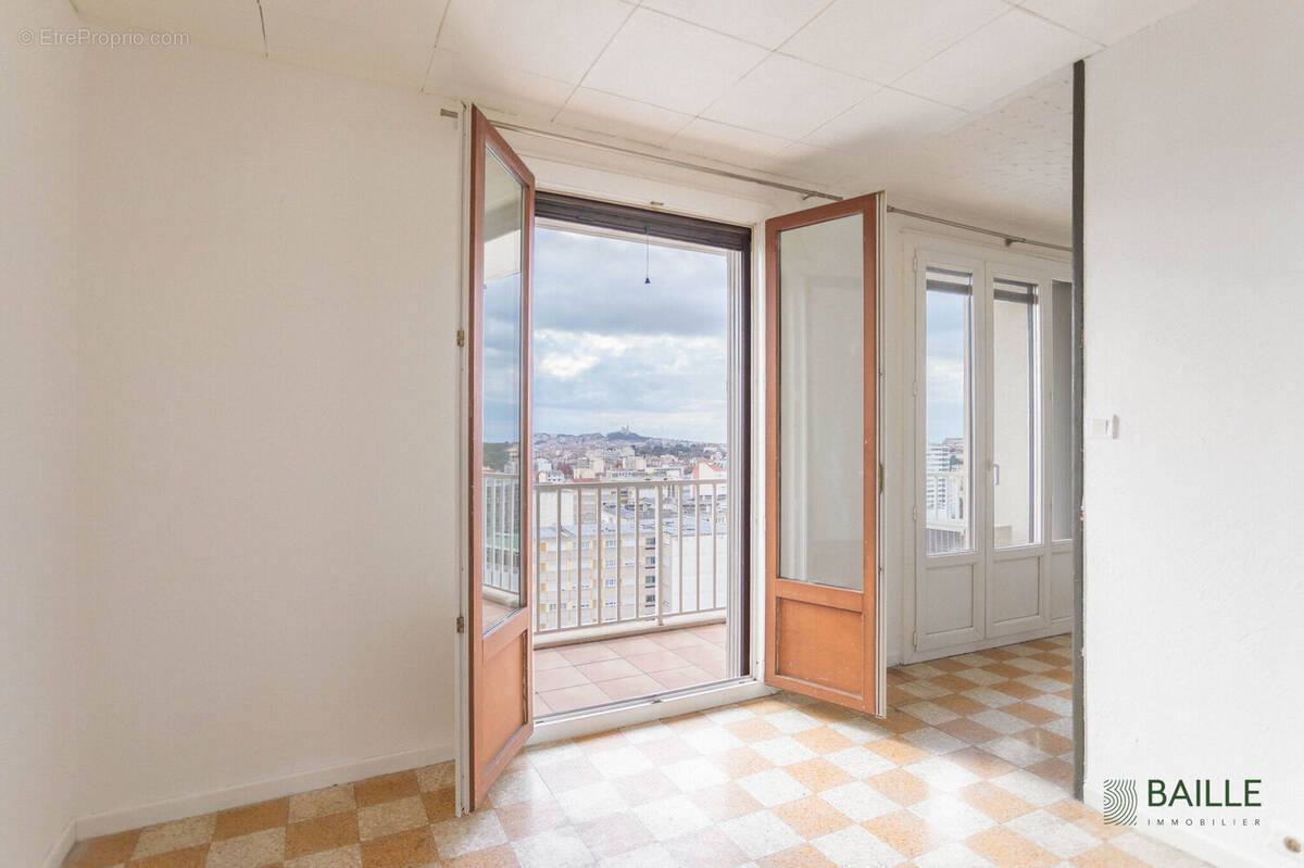 Photo 1 - Appartement à MARSEILLE-4E