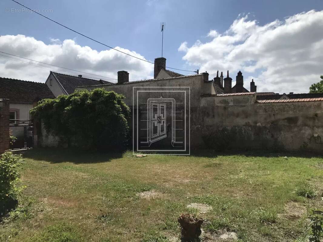 Maison à LA FERTE-IMBAULT