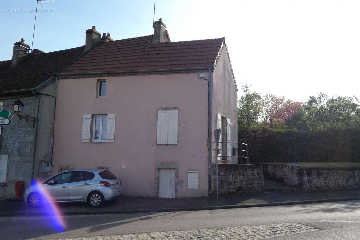 Maison à MONTCENIS