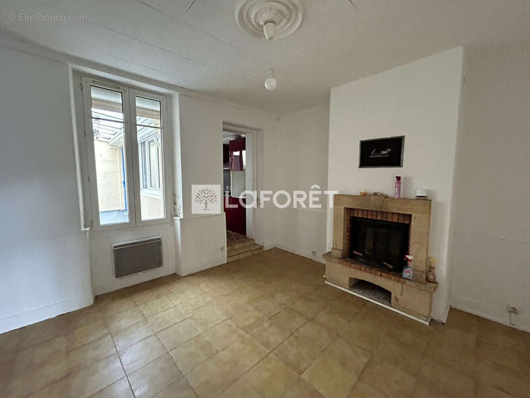 Maison à MONTLIEU-LA-GARDE