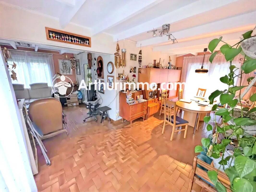 Maison à SAVIGNY-LE-TEMPLE