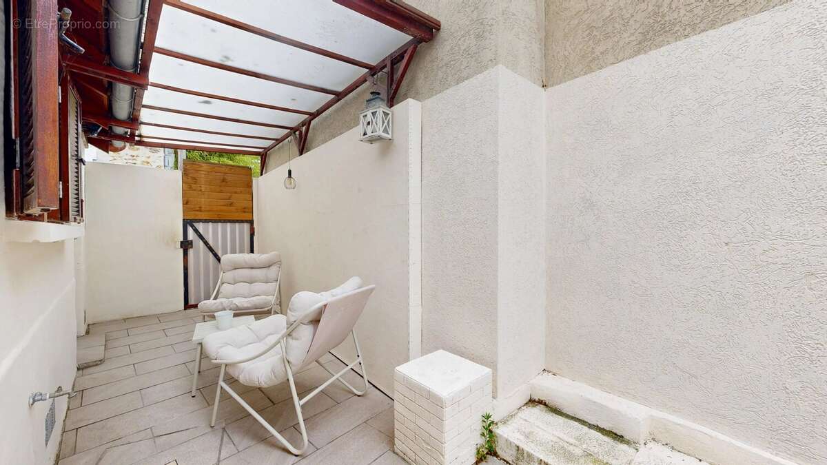 Appartement à VAUJOURS