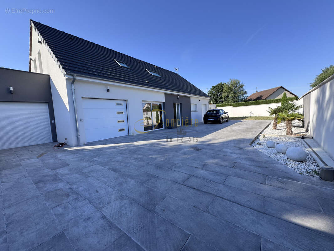 Maison à MORTHOMIERS