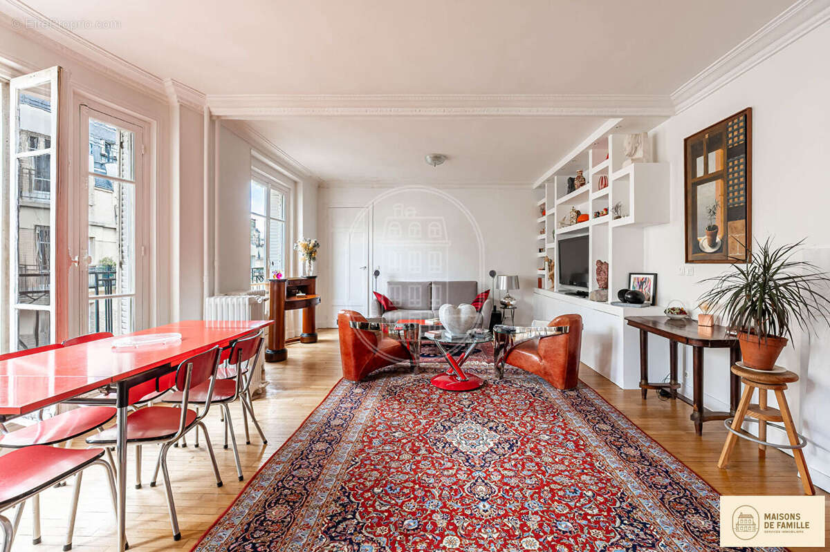 Appartement à PARIS-18E