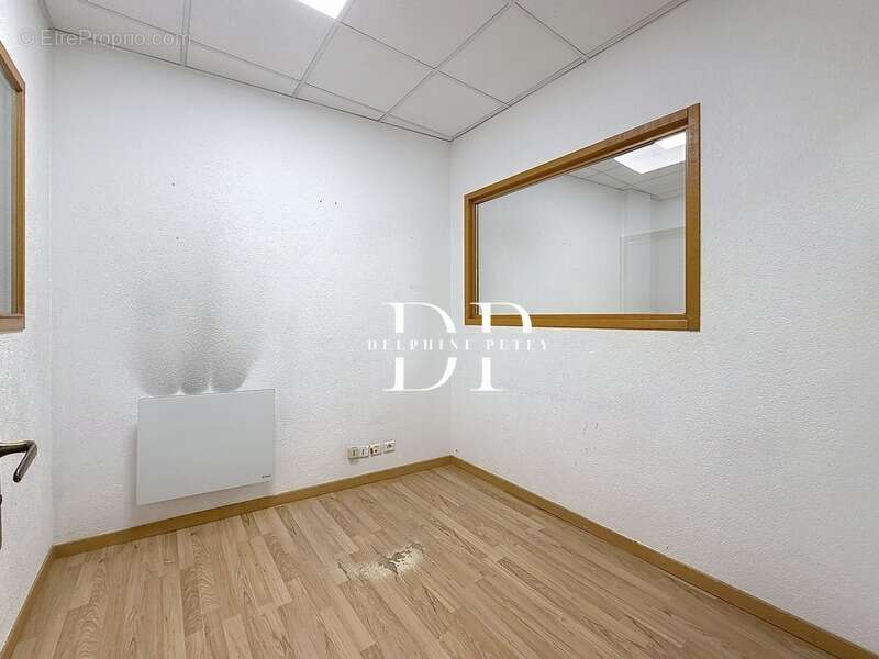 Local bureaux de 184 m2 à vendre ANNEMASSE (74) - photo 3