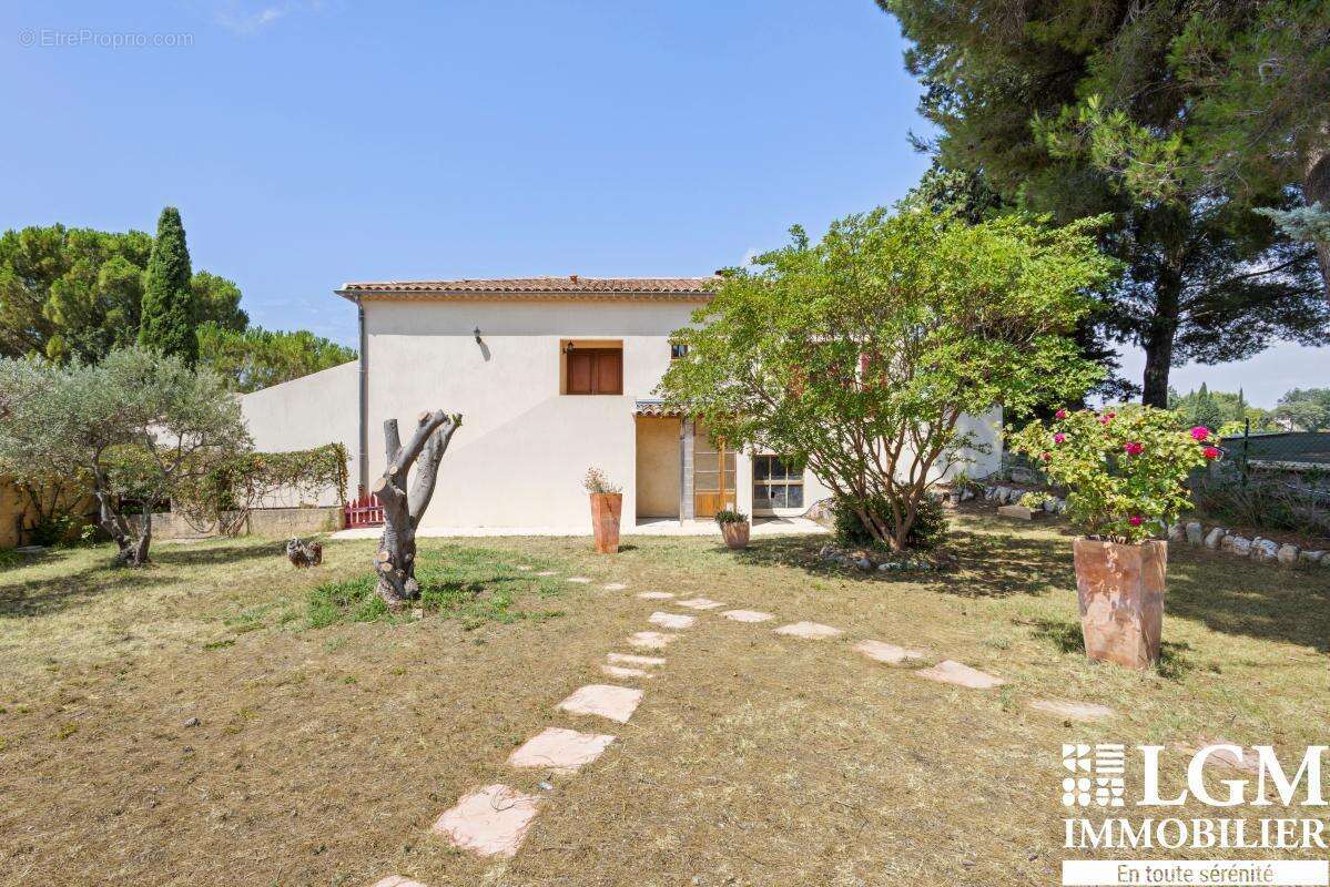 Aix en Provence - Propriété avec studio indépendant, garage de 80 m² et plus de 3 000 m² de terrain - photo 13