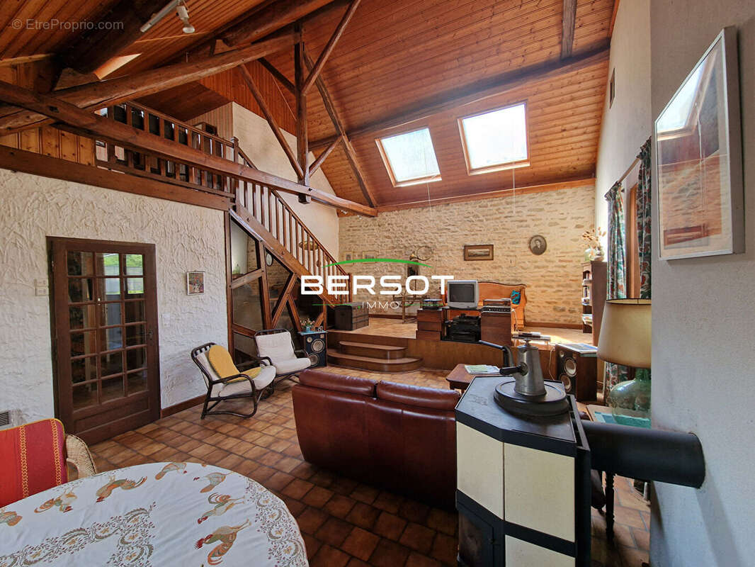 Maison à ROUGEMONTOT