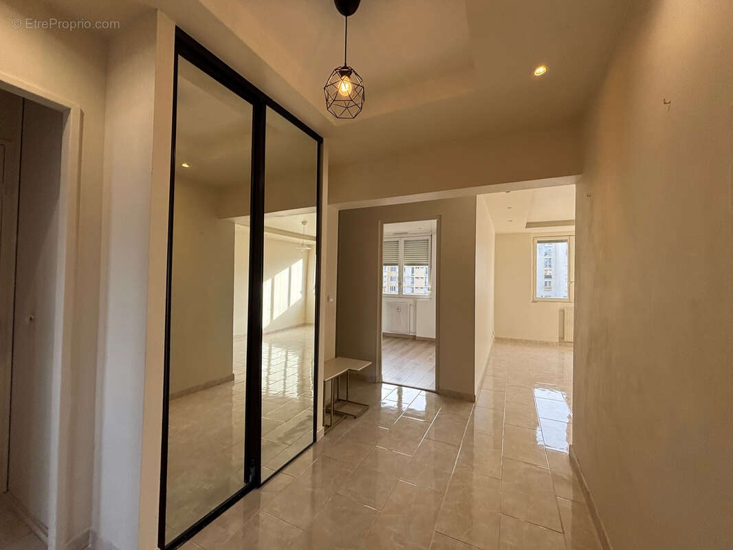 Appartement à SAINT-ETIENNE