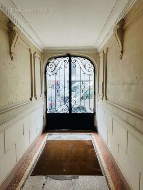 Commerce à PARIS-11E