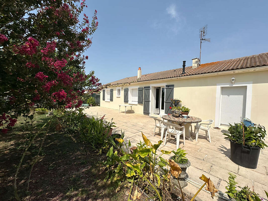 Maison à BOURCEFRANC-LE-CHAPUS