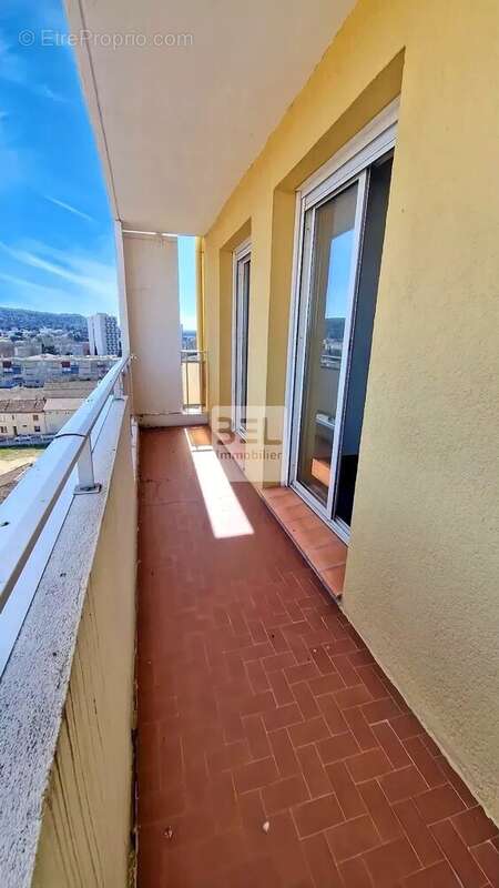 Appartement à BAGNOLS-SUR-CEZE
