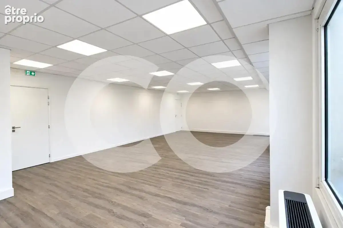 Boulogne-Billancourt, Bureaux rénovés, lumineux et au calme, dans un immeuble de standing en cœur d’îlot face à un parc - photo 3