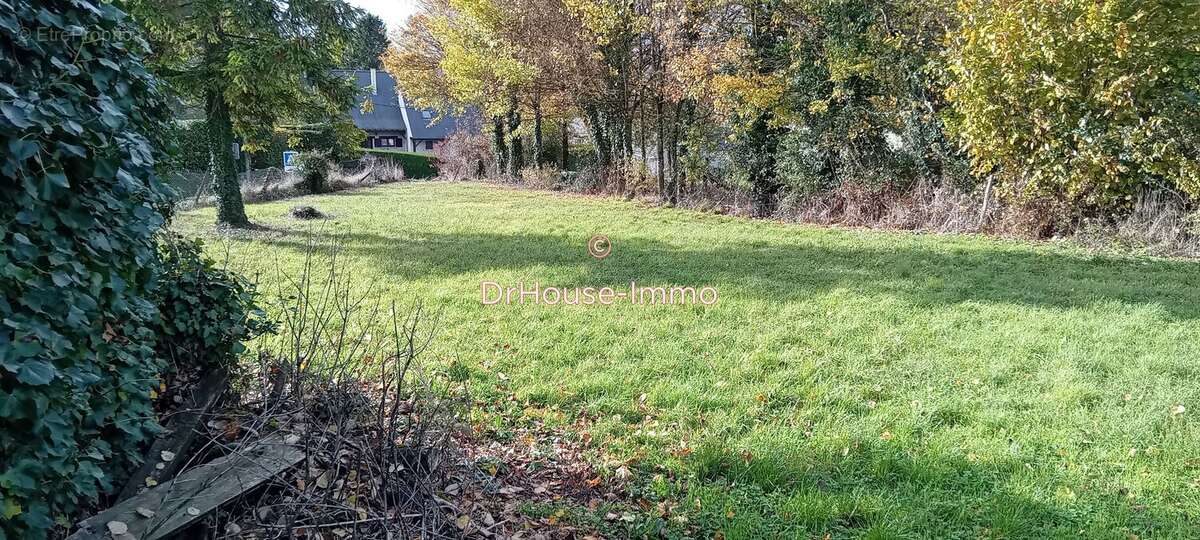 Terrain à NEUILLE-PONT-PIERRE