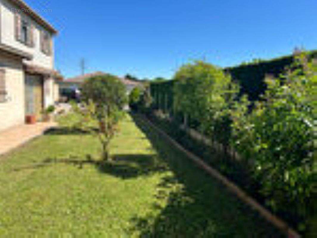 33 Carbon Blanc Maison  individuelle pièce(s) 192 m2, terrain 1030 m2 - photo 2
