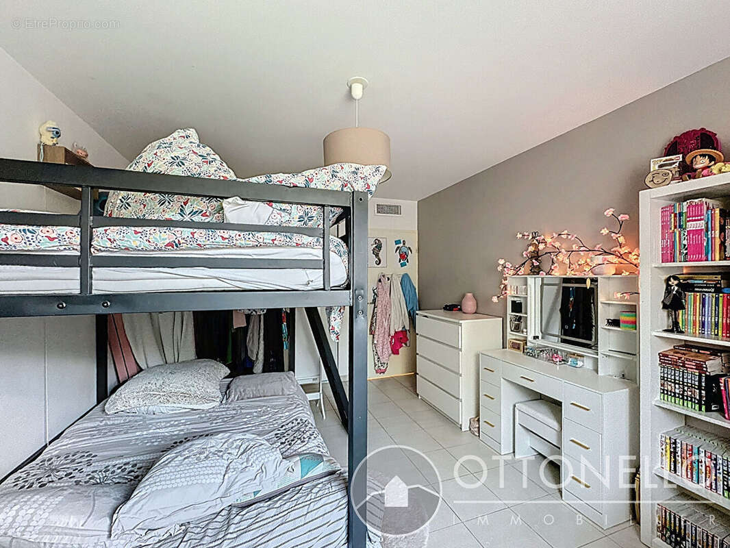 Appartement à ROQUEBRUNE-SUR-ARGENS