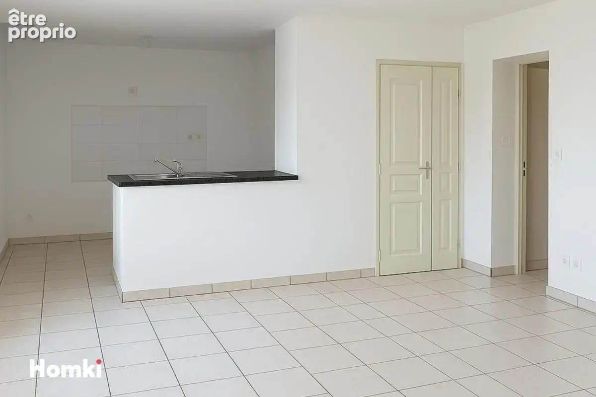 Appartement T3 de 68 m² à Perpignan 66000, Place de la République - photo 3