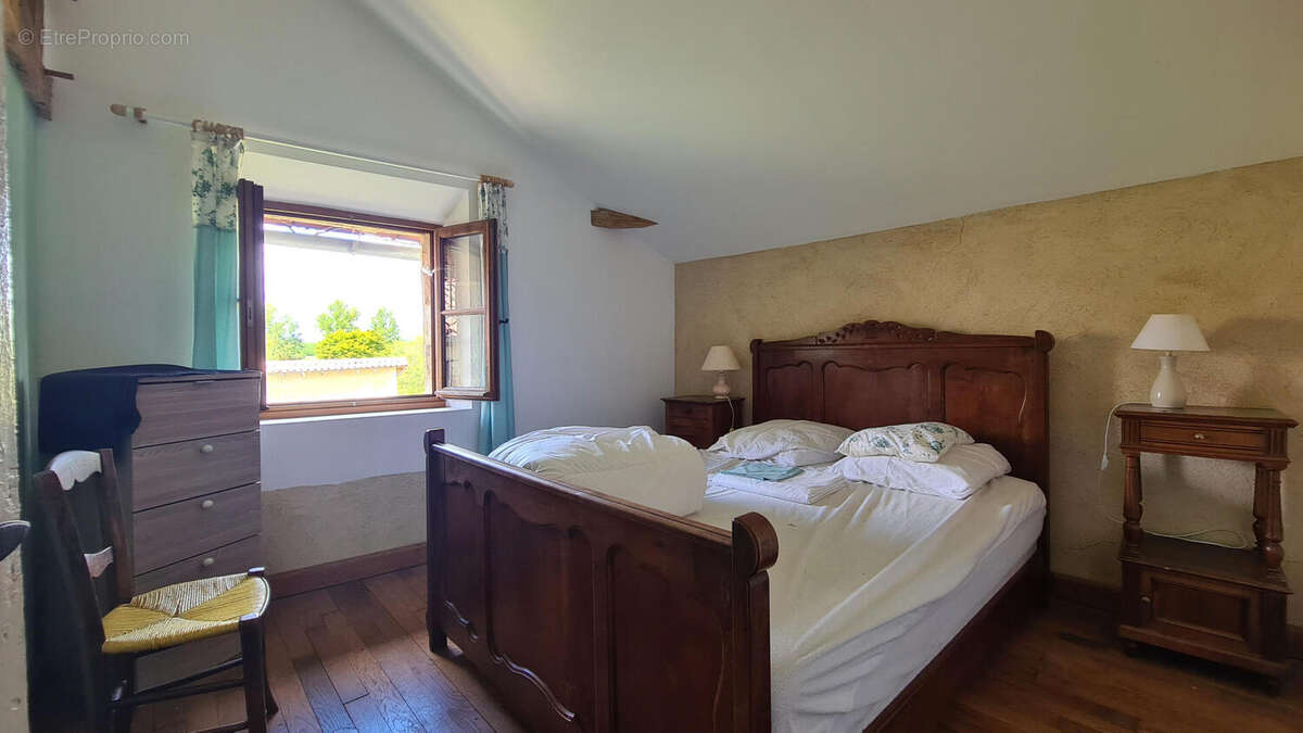 Jolie maison de village. 4 chambres, jardin clos, piscine. Proche Aubeterre. - photo 14
