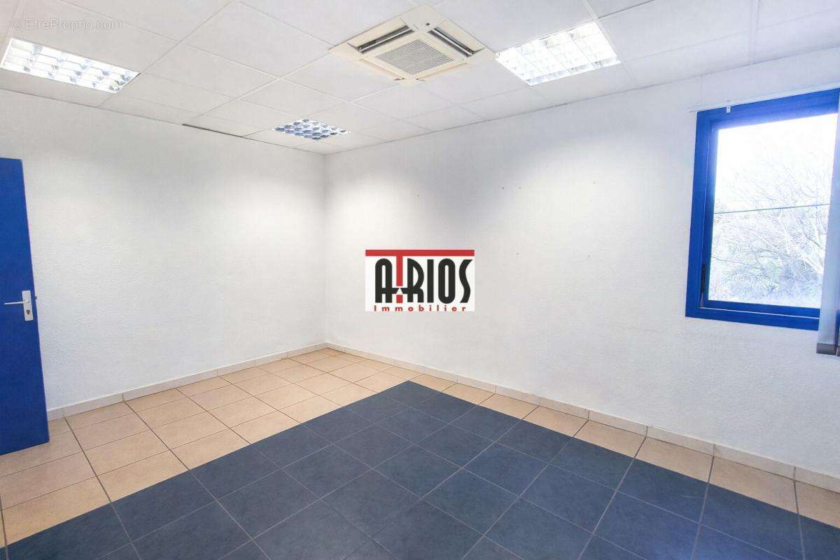 Commerce à SIX-FOURS-LES-PLAGES