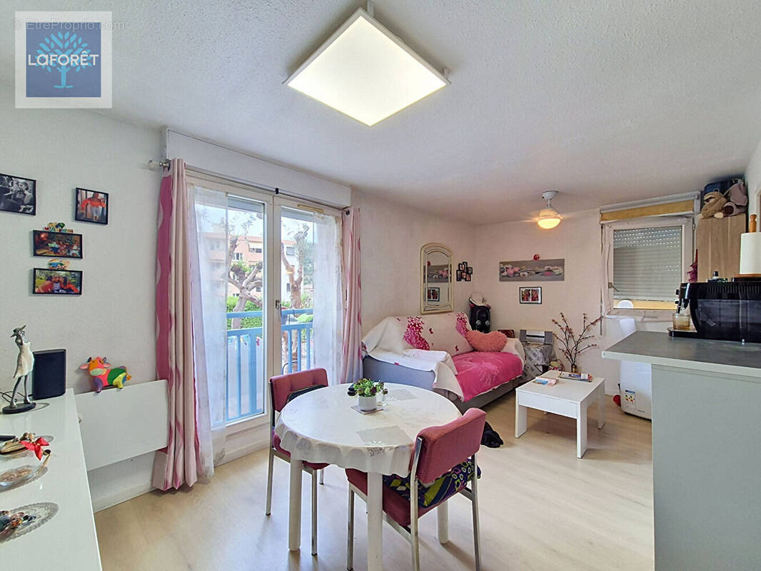 Appartement à VALLAURIS