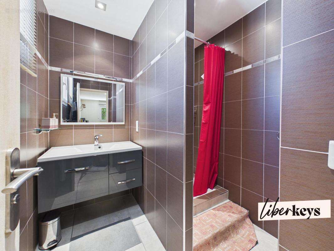  Ensemble immobilier à usage d'activité vendu occupé - photo 7