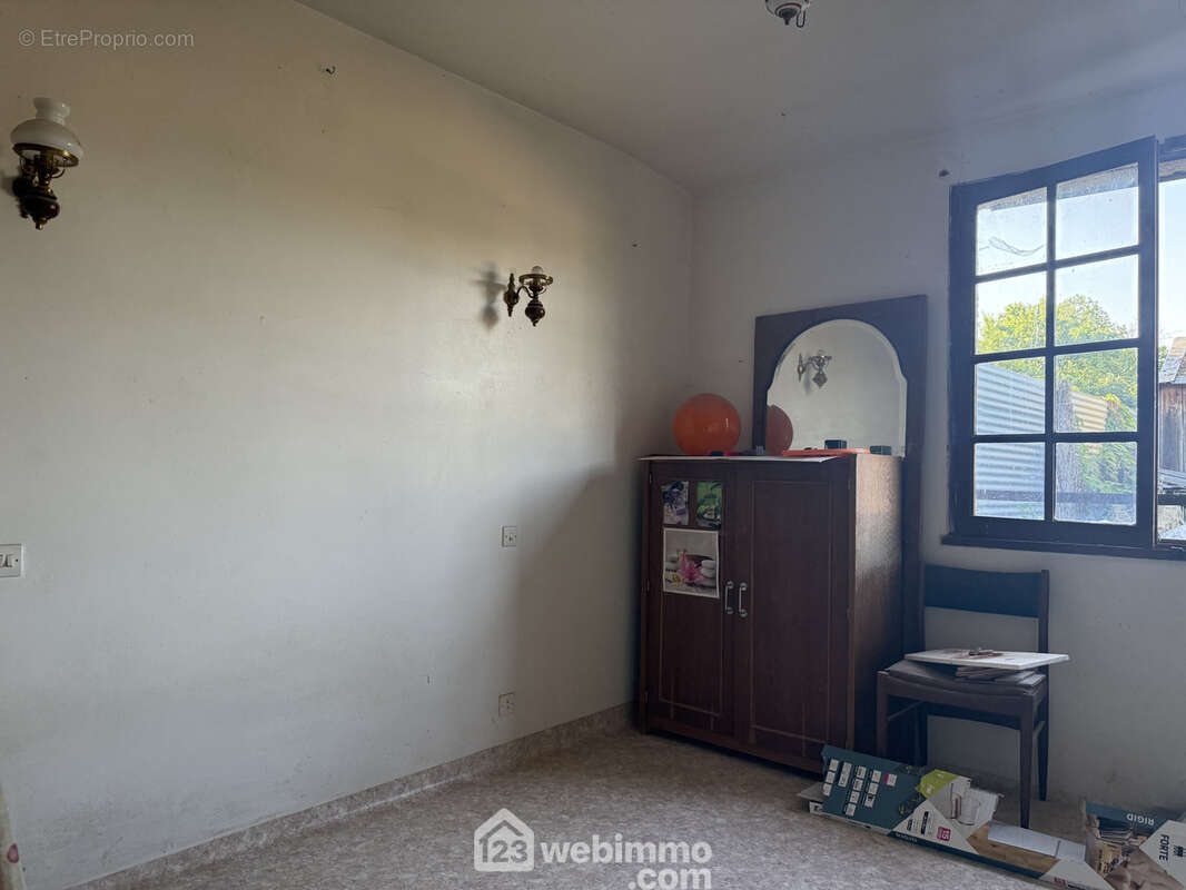 Et à une chambre de 13 m2. - Maison à SAINT-CLAIR
