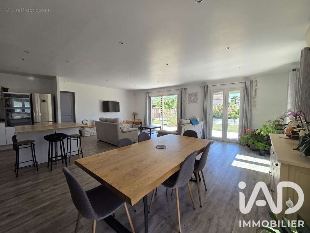 Maison 165 m² à Entraigues-Sur-La-Sorgue  - photo 3