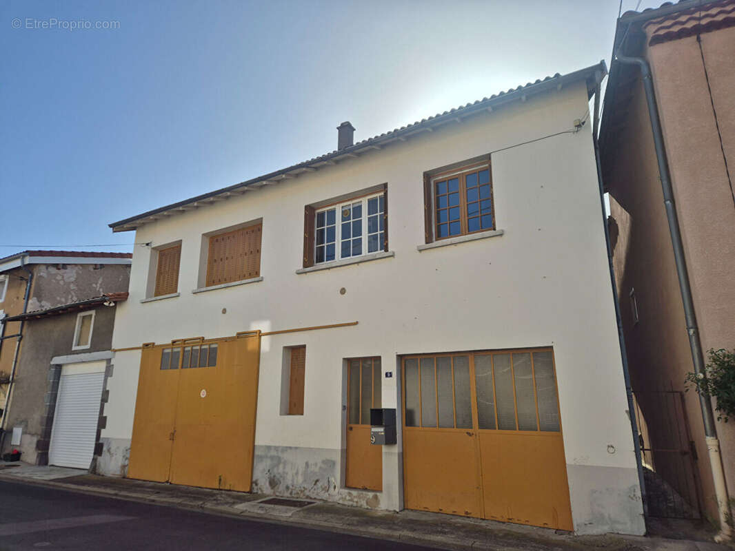 PONT-DU-CHÂTEAU / Centre bourg immeuble de rapport à vendre, belle opportunité ! - photo 2