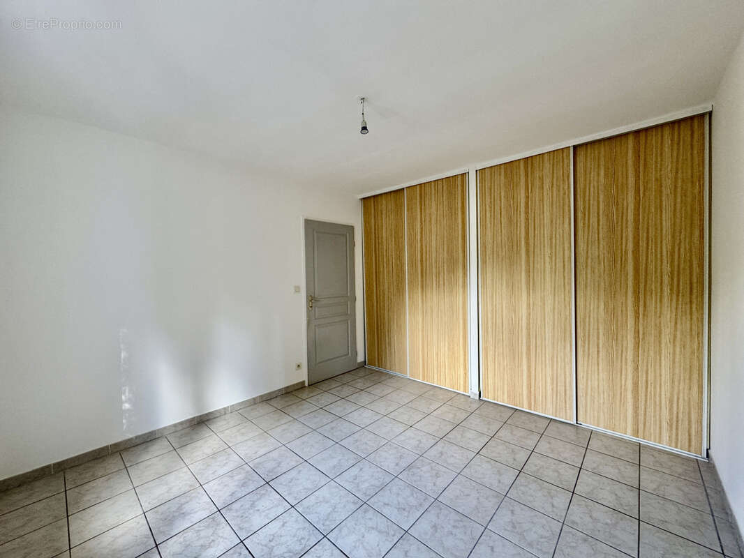 Maison à LAUDUN-L'ARDOISE