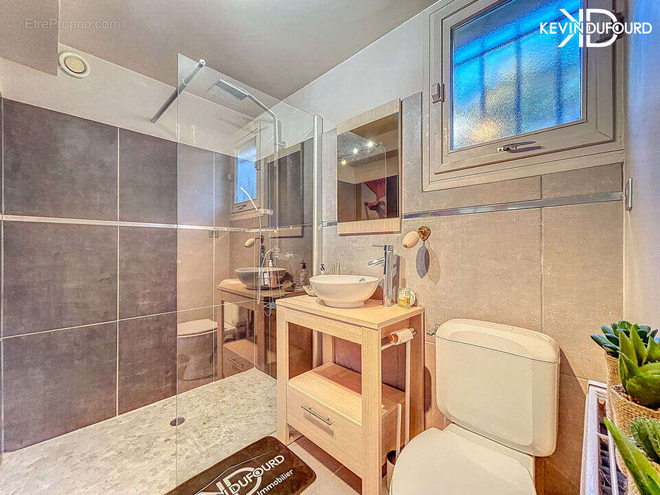 Maison à SAINT-ETIENNE-DE-FONTBELLON