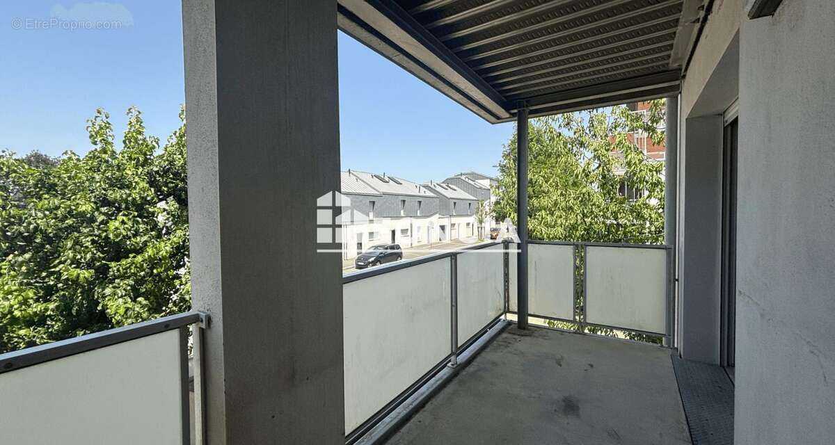 Appartement à AVRILLE