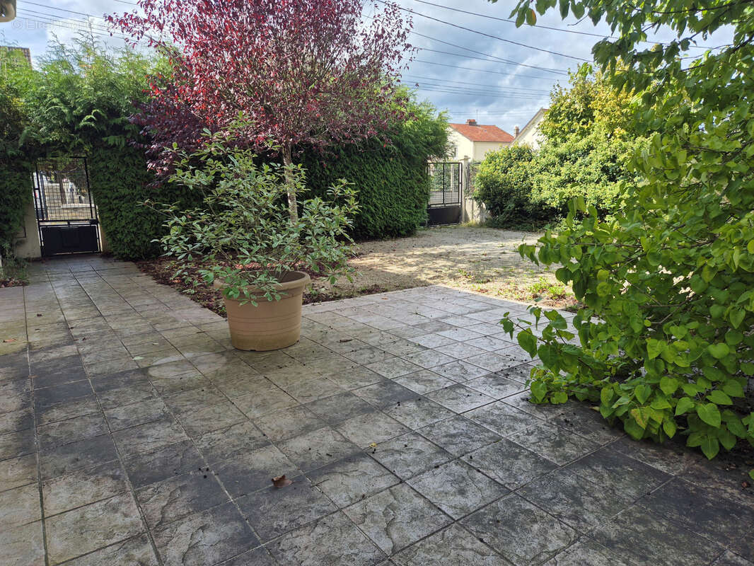 Maison à SAINT-PIERRE-LES-NEMOURS